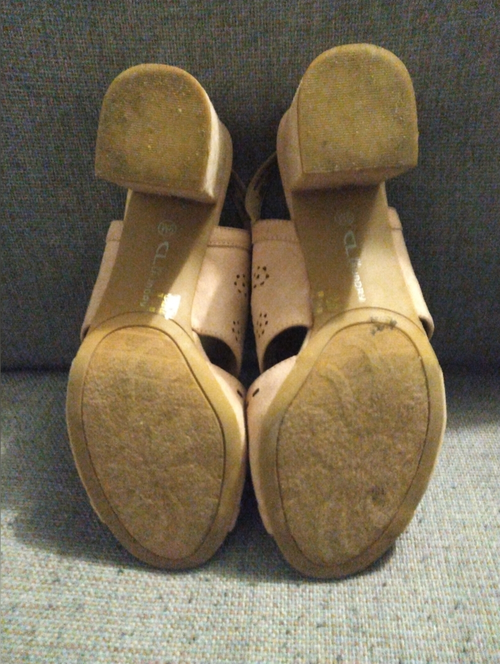 Size 9 Women's Block Heel Sandals with Ankle Strap Euc - Picture 9 of 10